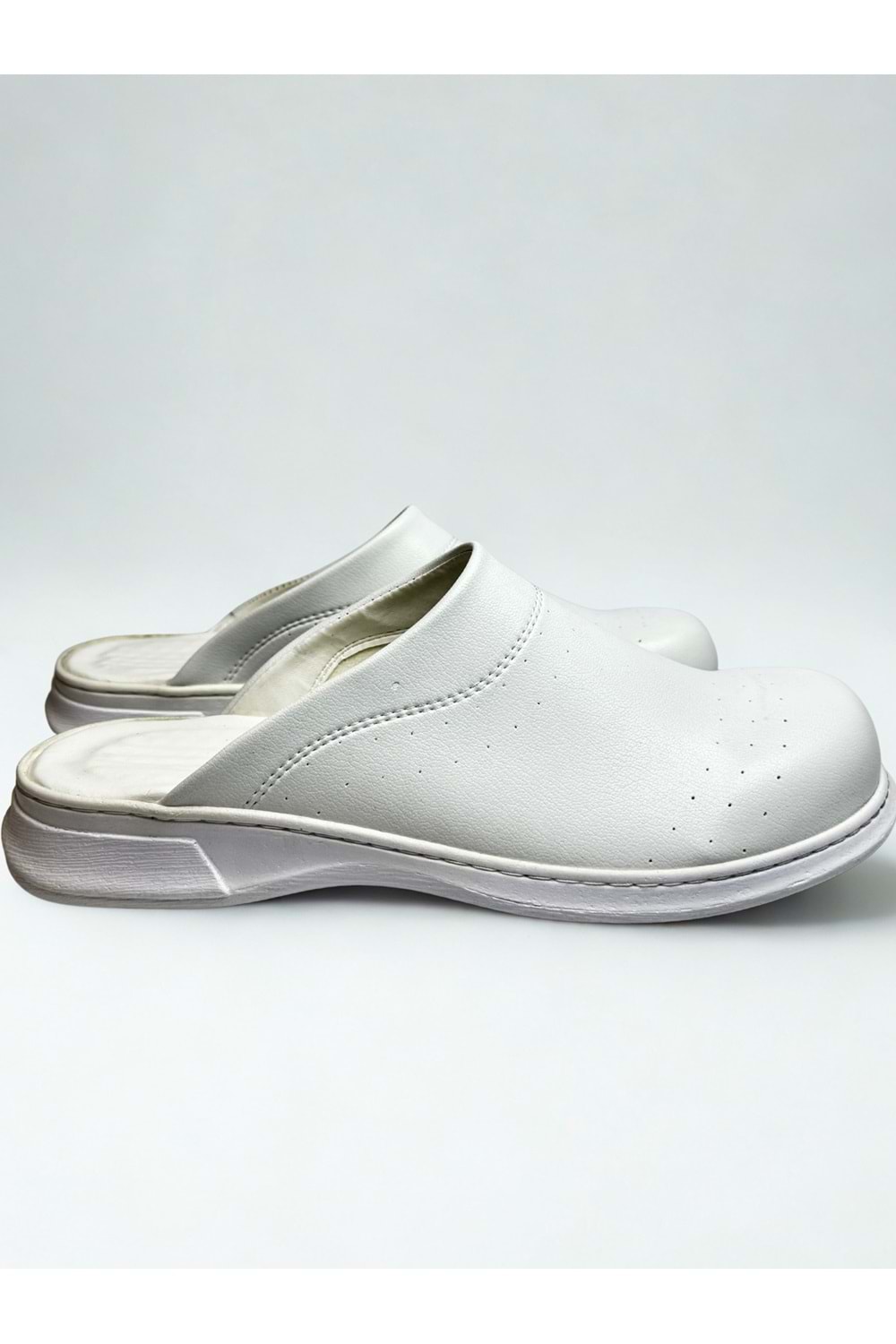 Beyaz Ortopedik Kaymaz Sabo Terlik - Hijyenik, Suni Deri, Poliüretan Hafif Taban