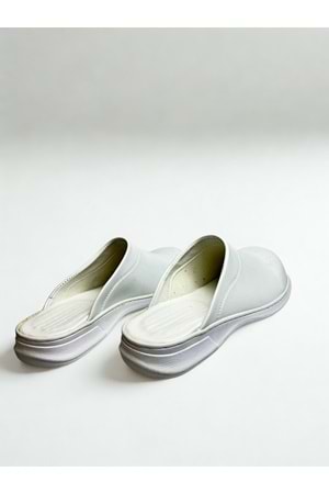 Beyaz Ortopedik Kaymaz Sabo Terlik - Hijyenik, Suni Deri, Poliüretan Hafif Taban